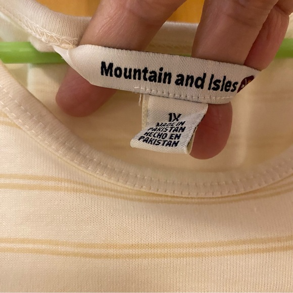 Mountain and Isles Top - Picture 3 of 6